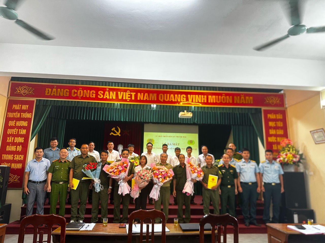 XÃ THANH MAI TỔ CHỨC LỄ RA MẮT LỰC LƯỢNG THAM GIA BẢO VỆ AN NINH, TRẬT TỰ Ở CƠ SỞ